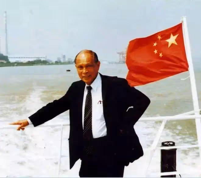 霍家全家福曝光!郭晶晶穩坐大嫂之位,3個孩子家族的小明星,站在全家福的C位