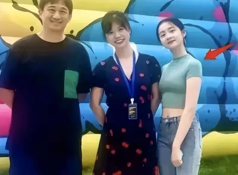 黃磊女兒黃多多走性感路線遭吐槽,網友指責太早熟,該學王詩齡