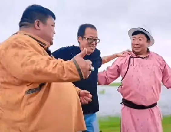 俞敏洪老師帶隊團建！網紅恩克盡地主之誼，親自煮肚包肉熱情招待