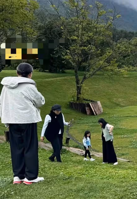 郭晶晶霍啟剛大理遊玩被偶遇,網友喊話霍啟剛:該做做身材管理啦!