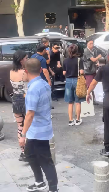 街頭偶遇潘瑋柏,本人依舊超帥,打扮很酷:謠言止於智者