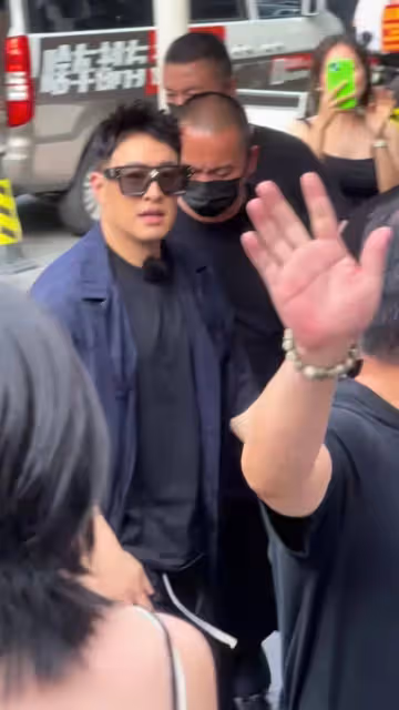 街頭偶遇潘瑋柏,本人依舊超帥,打扮很酷:謠言止於智者