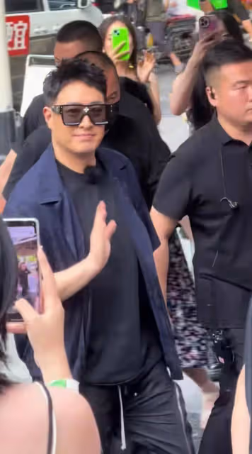 街頭偶遇潘瑋柏,本人依舊超帥,打扮很酷:謠言止於智者