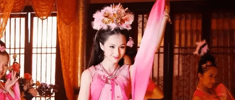 她靠拍「三級片」成名,擁有大量財富,但沒人敢娶!