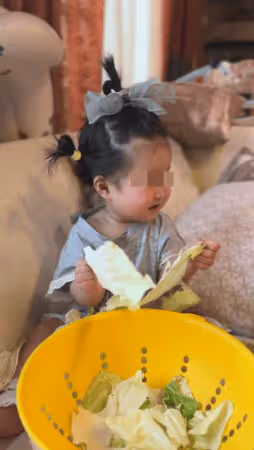 余祥銓8個月女兒「愛撕衛生紙」! 曝光育兒妙招被贊爆:有創意