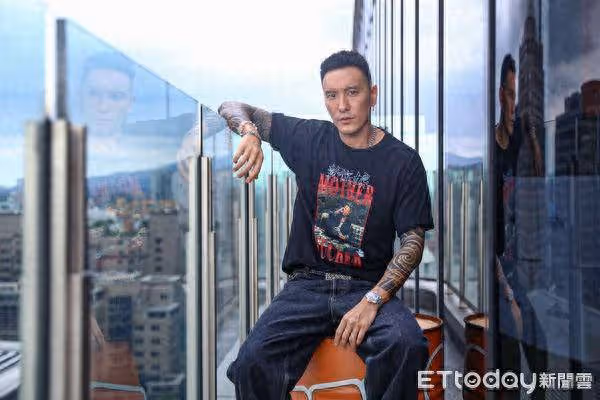 王陽明「我不比娘炮動作」燒到陸網！按贊內衣辣模被截圖…秒取消