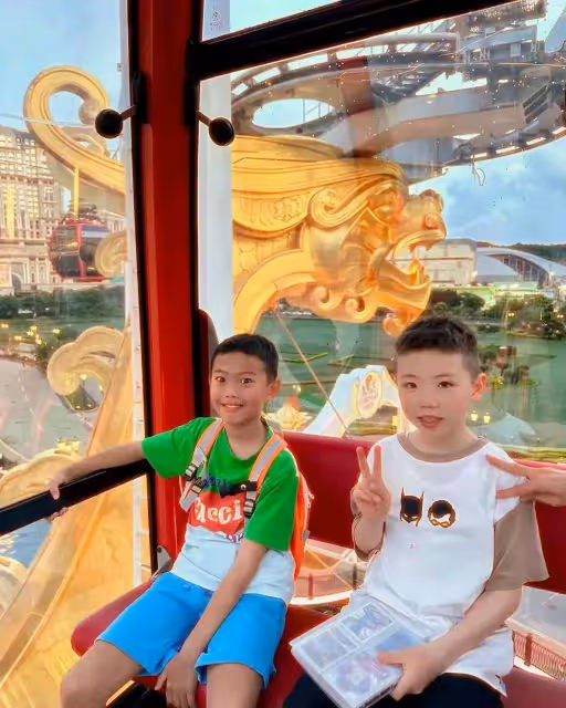 謝天華與車婉婉一家旅遊,太太罕見露面,曾花60萬四次人工受孕