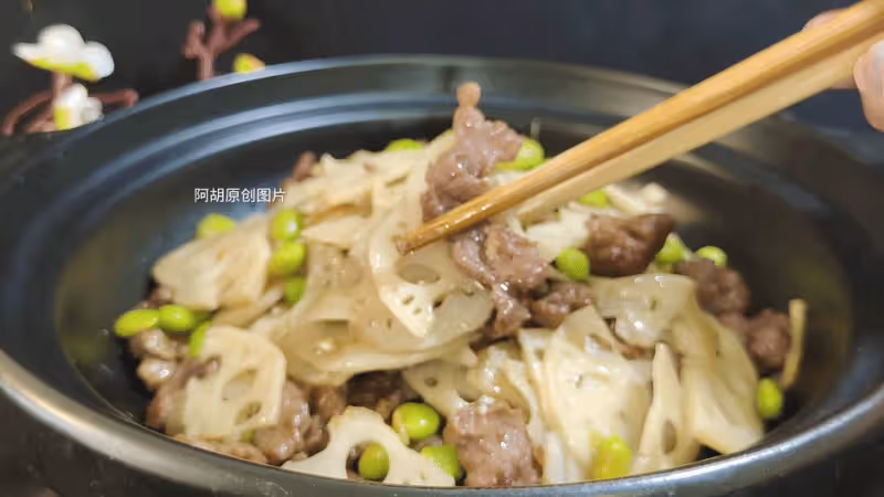 韭菜白菜快靠邊,秋天這菜儘管吃起來!先和牛肉炒一盤,脆里有嫩、滿口香