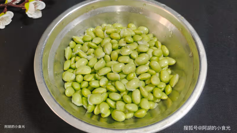 韭菜白菜快靠邊,秋天這菜儘管吃起來!先和牛肉炒一盤,脆里有嫩、滿口香