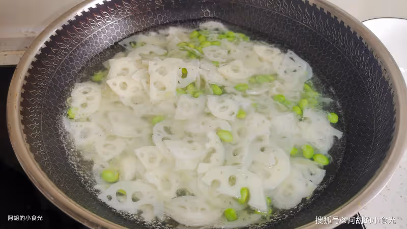 韭菜白菜快靠邊,秋天這菜儘管吃起來!先和牛肉炒一盤,脆里有嫩、滿口香