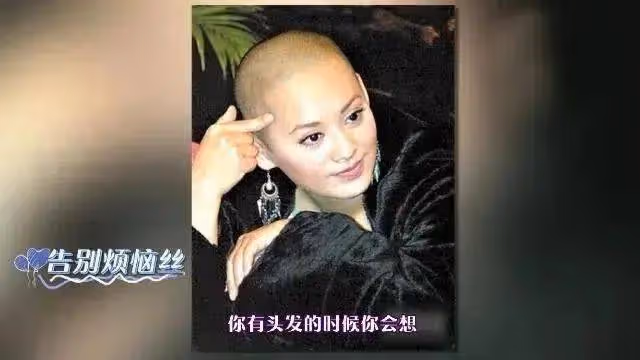 52歲寧靜譁眾取寵式走機場,穿的花里胡哨,網友評論太博眼球!