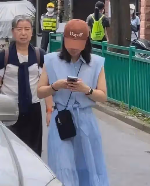 郭晶晶67歲的母親令人敬佩,近些年衰老明顯,她對女兒的幫助很大