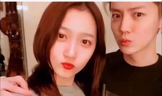 年過26曲未娶!關曉彤發福微凸惹懷孕猜測,鹿晗被逼交代