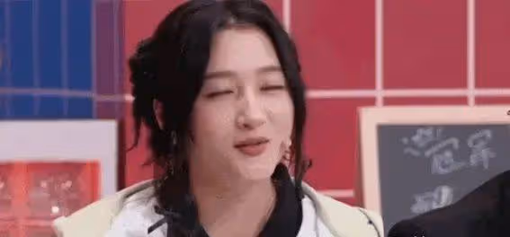 年過26曲未娶!關曉彤發福微凸惹懷孕猜測,鹿晗被逼交代