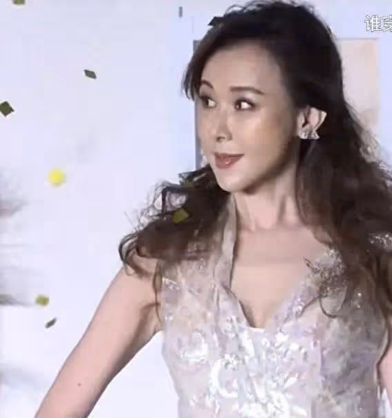 57歲蕭薔驚艷亮相!揭秘她的逆齡秘訣,讓你也能美過20歲的自己