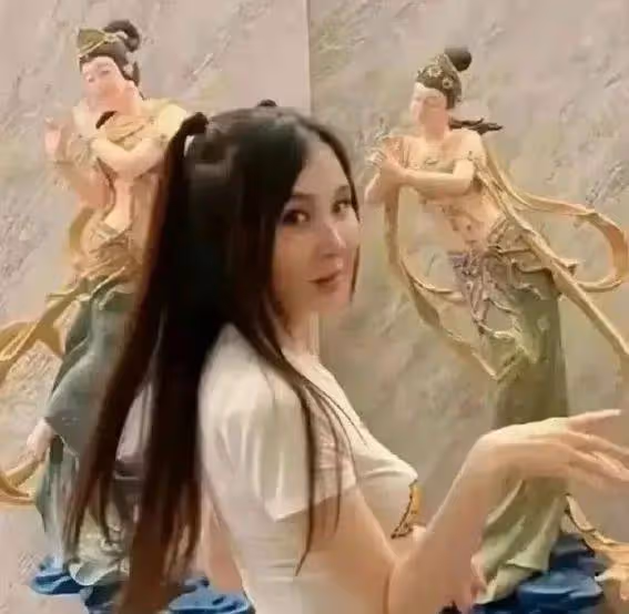 57歲蕭薔驚艷亮相!揭秘她的逆齡秘訣,讓你也能美過20歲的自己