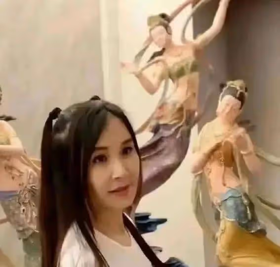 57歲蕭薔驚艷亮相!揭秘她的逆齡秘訣,讓你也能美過20歲的自己