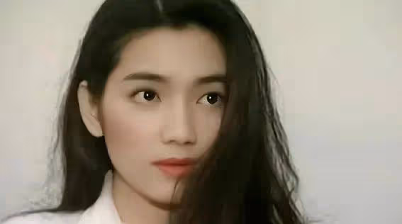 洪欣驚艷崛起!一個動作讓全港男星心跳加速,她如何征服觀眾?