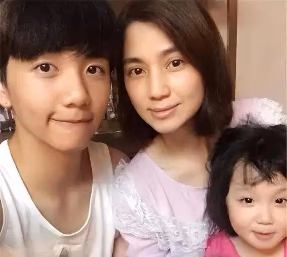洪欣驚艷崛起!一個動作讓全港男星心跳加速,她如何征服觀眾?
