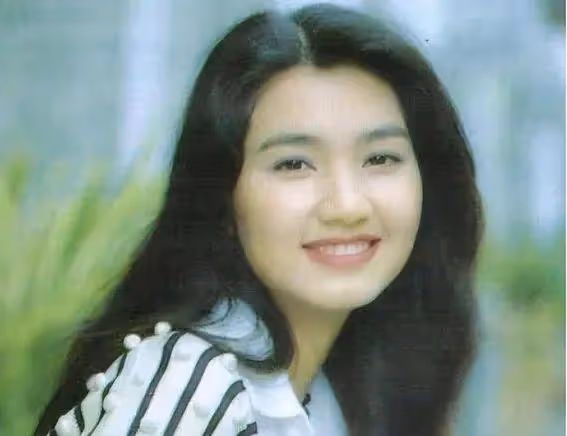 洪欣驚艷崛起!一個動作讓全港男星心跳加速,她如何征服觀眾?