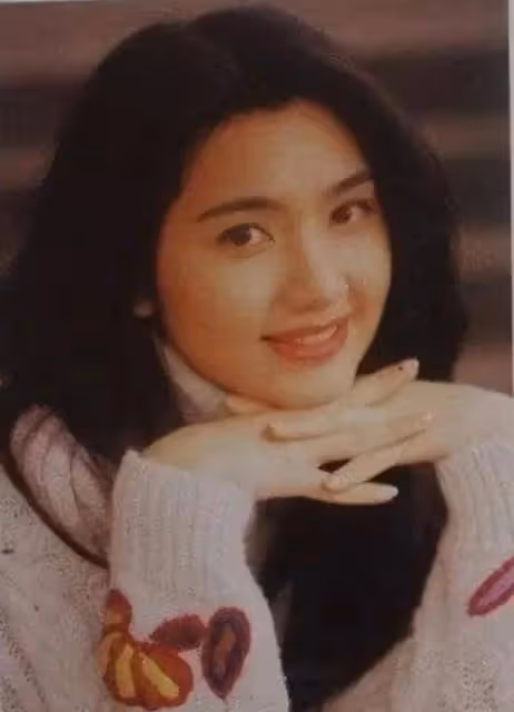 洪欣驚艷崛起!一個動作讓全港男星心跳加速,她如何征服觀眾?
