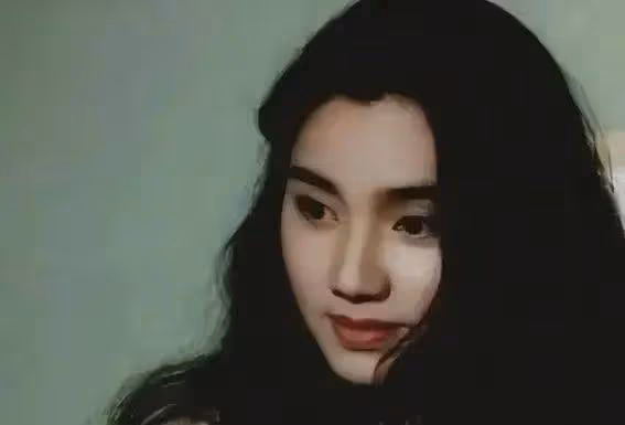 洪欣驚艷崛起!一個動作讓全港男星心跳加速,她如何征服觀眾?