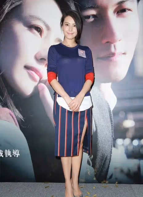 高圓圓44歲凍齡秘訣曝光：藍色套裝里藏著平價驚喜，網友直呼太接地氣