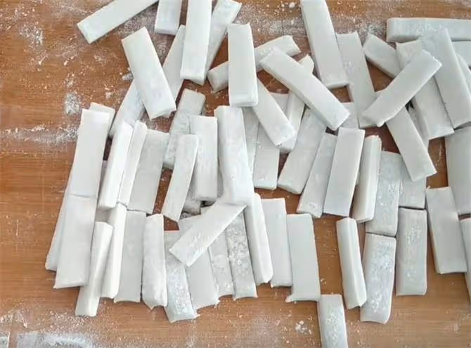 糯米粉最好吃做法,大刀一揮,開水一燙,香甜酥脆,簡單又快速