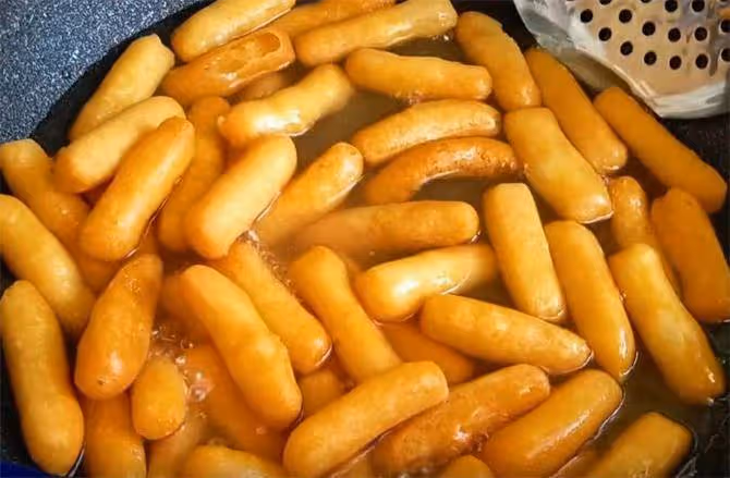 糯米粉最好吃做法,大刀一揮,開水一燙,香甜酥脆,簡單又快速