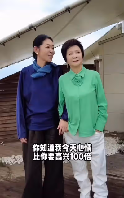 倪萍蔡明難得同框,一起現身內蒙古遊玩,二人討論健身知識太可愛
