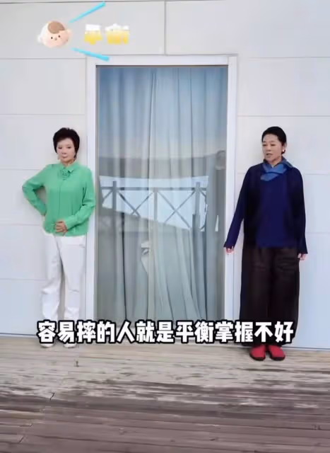 倪萍蔡明難得同框,一起現身內蒙古遊玩,二人討論健身知識太可愛