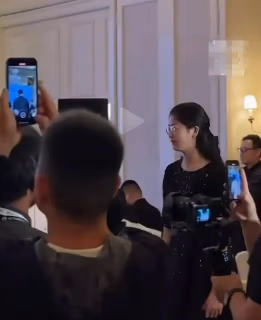 姚基金舉辦新聞發布會,姚明攜妻子女兒一同現身,女兒個子超媽媽