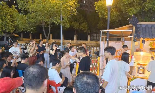 長得好看能為所欲為嗎?上海一女子聲稱好看不想排隊,被警方帶走