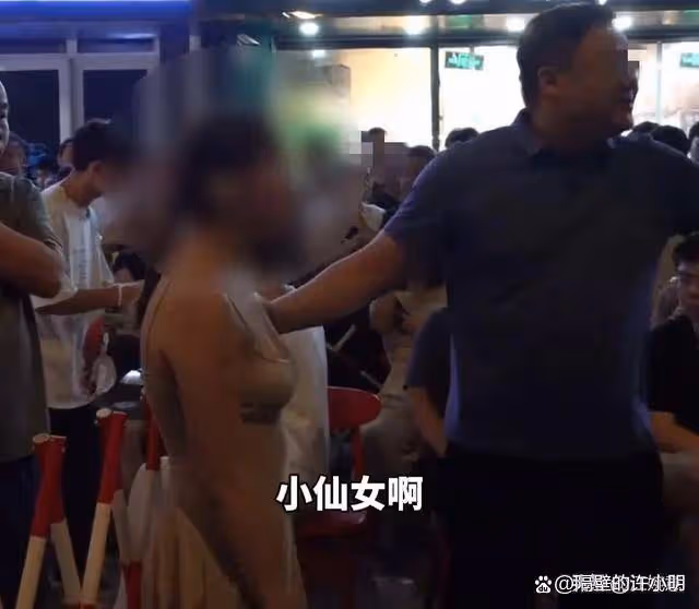 長得好看能為所欲為嗎?上海一女子聲稱好看不想排隊,被警方帶走