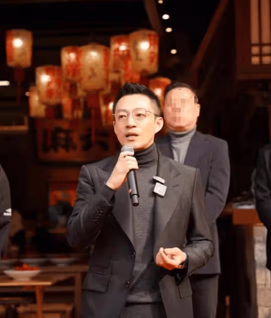 張穎穎回擊張蘭，張蘭說泰山合影系被利用，以生命發誓不認識她