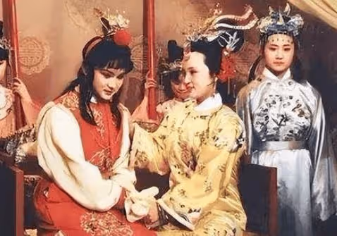 《紅樓夢》元春省親為什麼要午夜前回宮？《紅樓夢》賈元春發現了皇帝什麼秘密