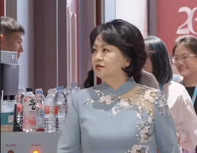58歲鞠萍近況曝光!印第安紋明顯一臉兇相,知情人曝其兩副面孔
