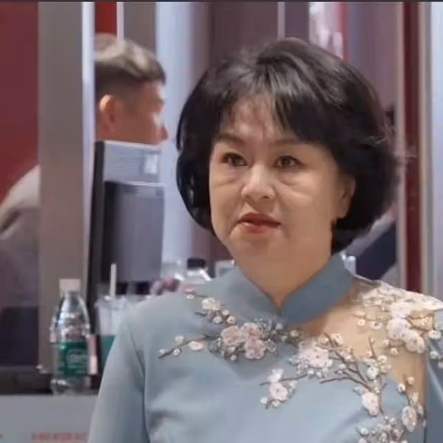 58歲鞠萍近況曝光!印第安紋明顯一臉兇相,知情人曝其兩副面孔