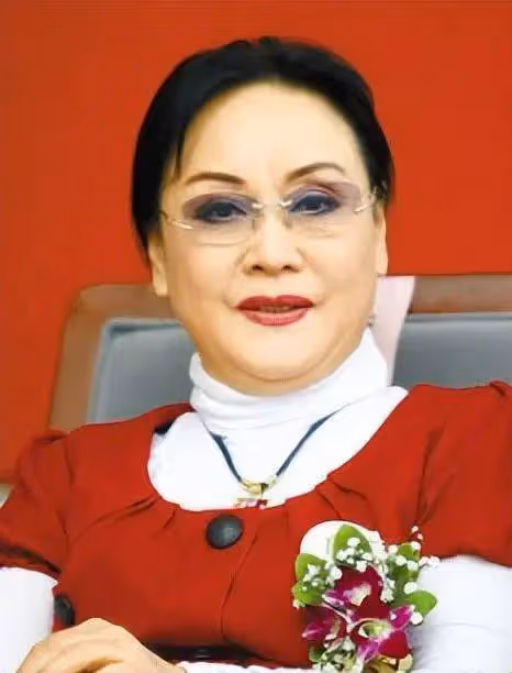 被騙了63年!80歲李谷一摘掉假髮、卸掉濃妝,真實樣貌曝光,自然老去很美