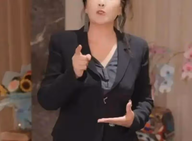張蘭直播質問大S:誰供著你?誰哄著你?拎不清?大S沉默後終於要絕地反擊了?