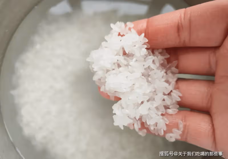煮米飯,只加水是外行!記得多加2樣,米飯又香又軟,粒粒分明