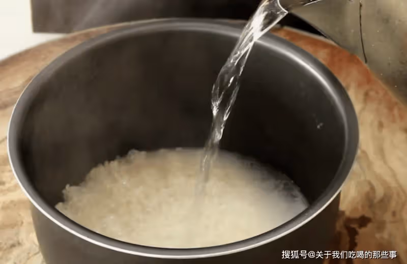 煮米飯,只加水是外行!記得多加2樣,米飯又香又軟,粒粒分明