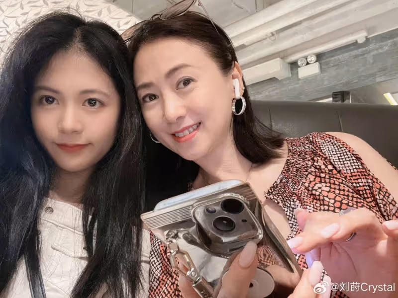 翁虹疑鋪路讓女兒入行!小傢伙長相出眾,被指太內斂不適合娛樂圈