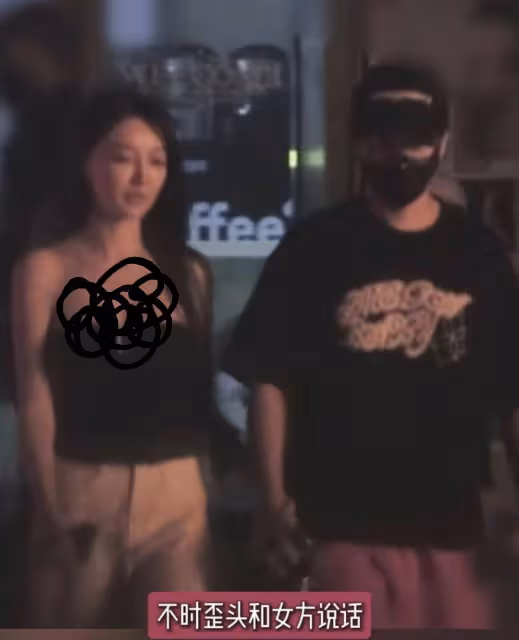 黃曉明七夕帶葉珂看電影約會,幫女友提包包,兩人十指相扣好甜蜜