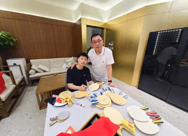 和奧運冠軍們聚餐,有陳若琳張雨霏馬龍王楚欽等人,神奇的組合!