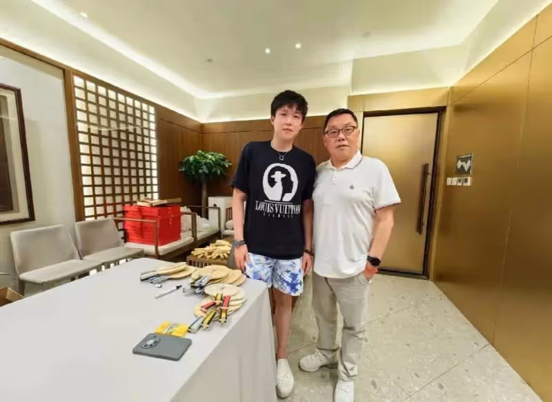 和奧運冠軍們聚餐,有陳若琳張雨霏馬龍王楚欽等人,神奇的組合!