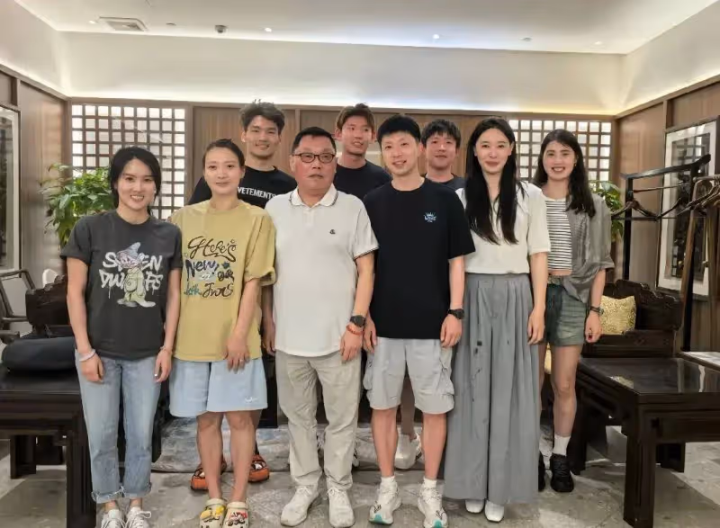 和奧運冠軍們聚餐,有陳若琳張雨霏馬龍王楚欽等人,神奇的組合!