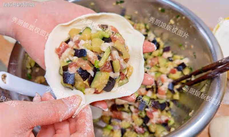 立秋後,黃瓜苦瓜靠邊站,這菜抓緊吃!鮮嫩營養高,蒸包子吃真香