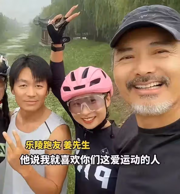 周潤髮帶粉絲晨跑,場面壯觀獲贊:低調接地氣,沒架子!