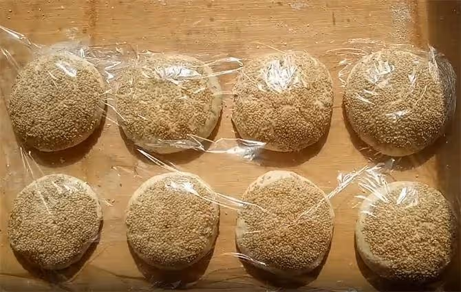 一斤面,一斤水,一碗芝麻,不揉面,不用烤箱,做出香酥芝麻燒餅